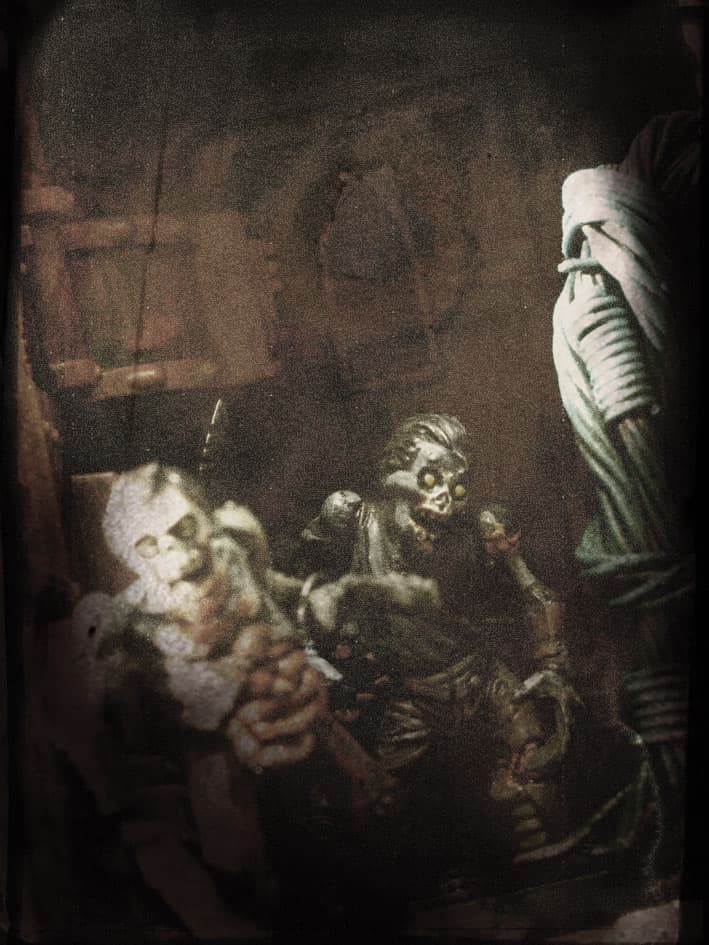 Here Come The Zombies: Miniatures Painted by Luke Yates & Laurie Goodridge. Copyright © Games Workshop Limited 2007